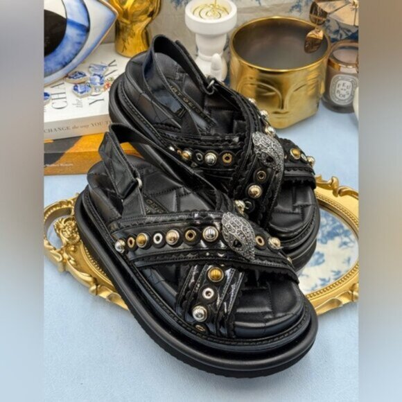 🆕 KURT GEIGER LONDON 🧿 NWOB Orson Cross Scallop Sandal, Black - Sz 37 US  7 - Picture 8 of 16